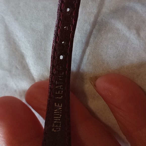 Gucci ladies watch with leather band (W003) - Picture 4 of 6